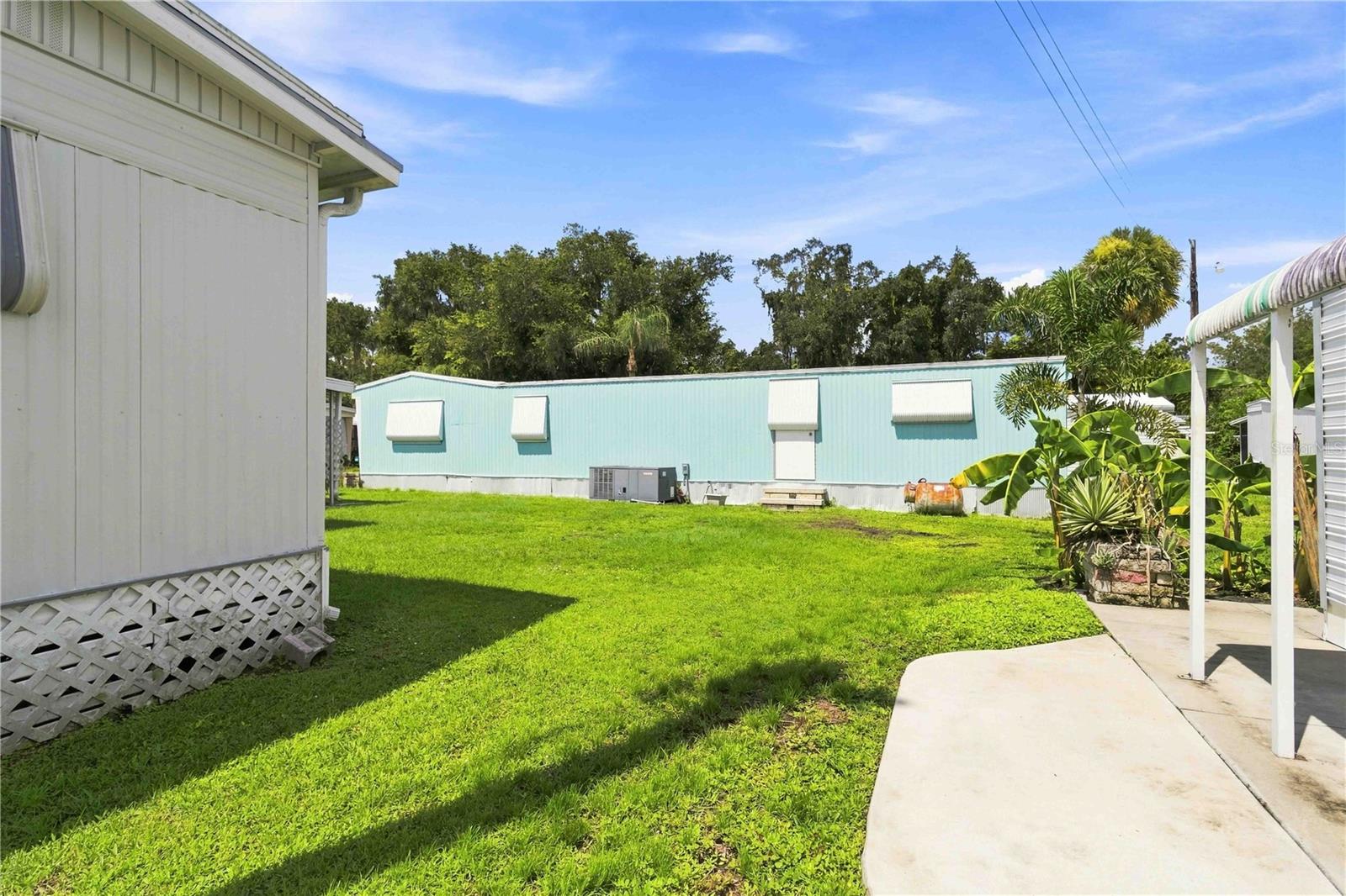 3321 CAROL DR — photo 37