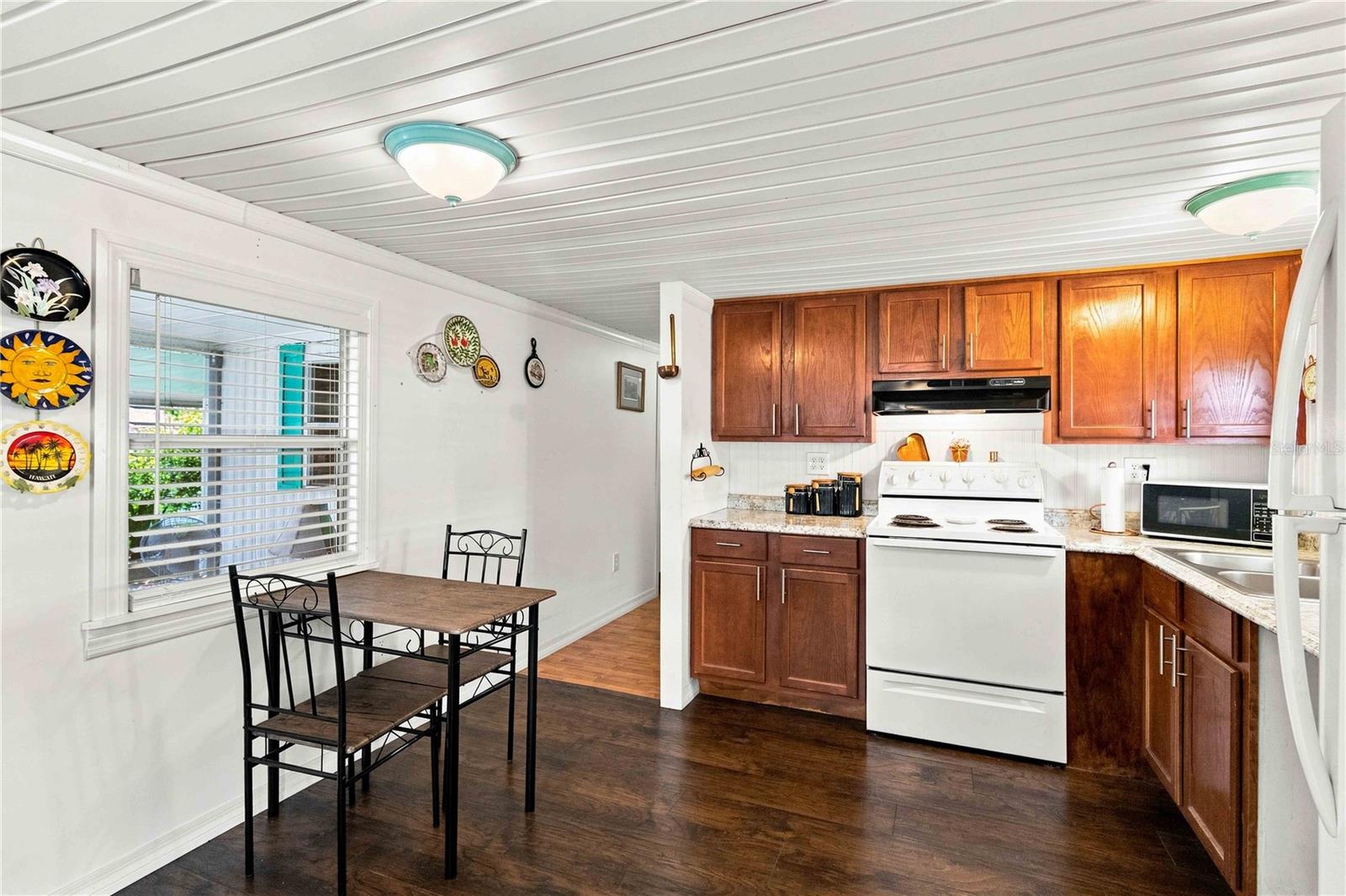 3321 CAROL DR — photo 11