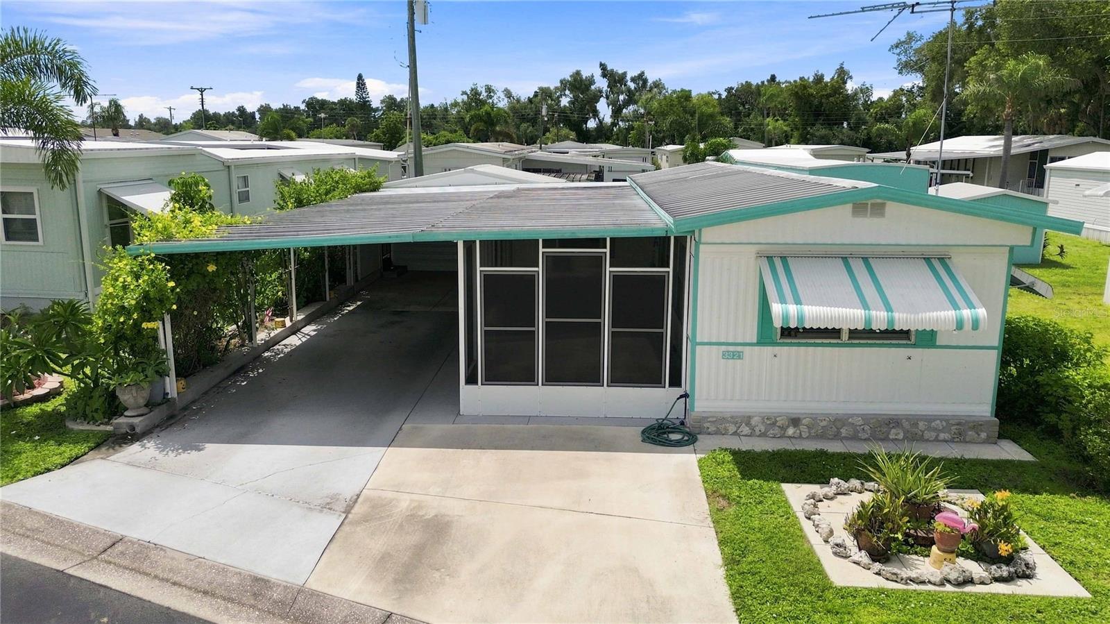 3321 CAROL DR — photo 40