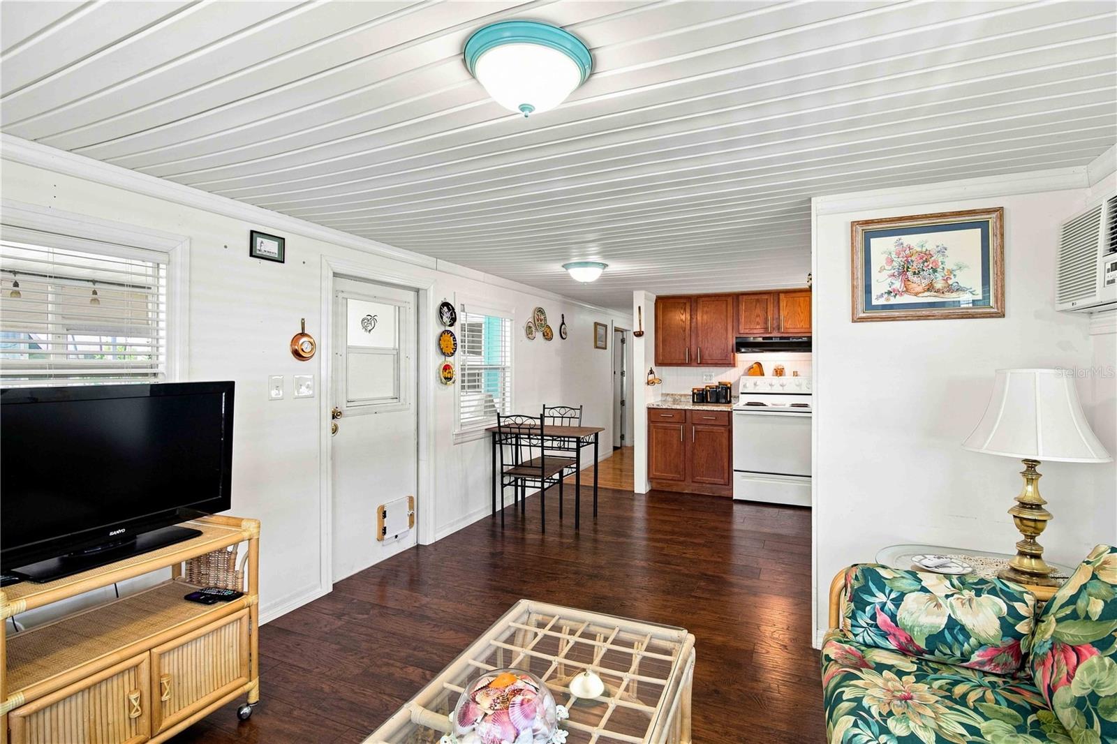 3321 CAROL DR — photo 8