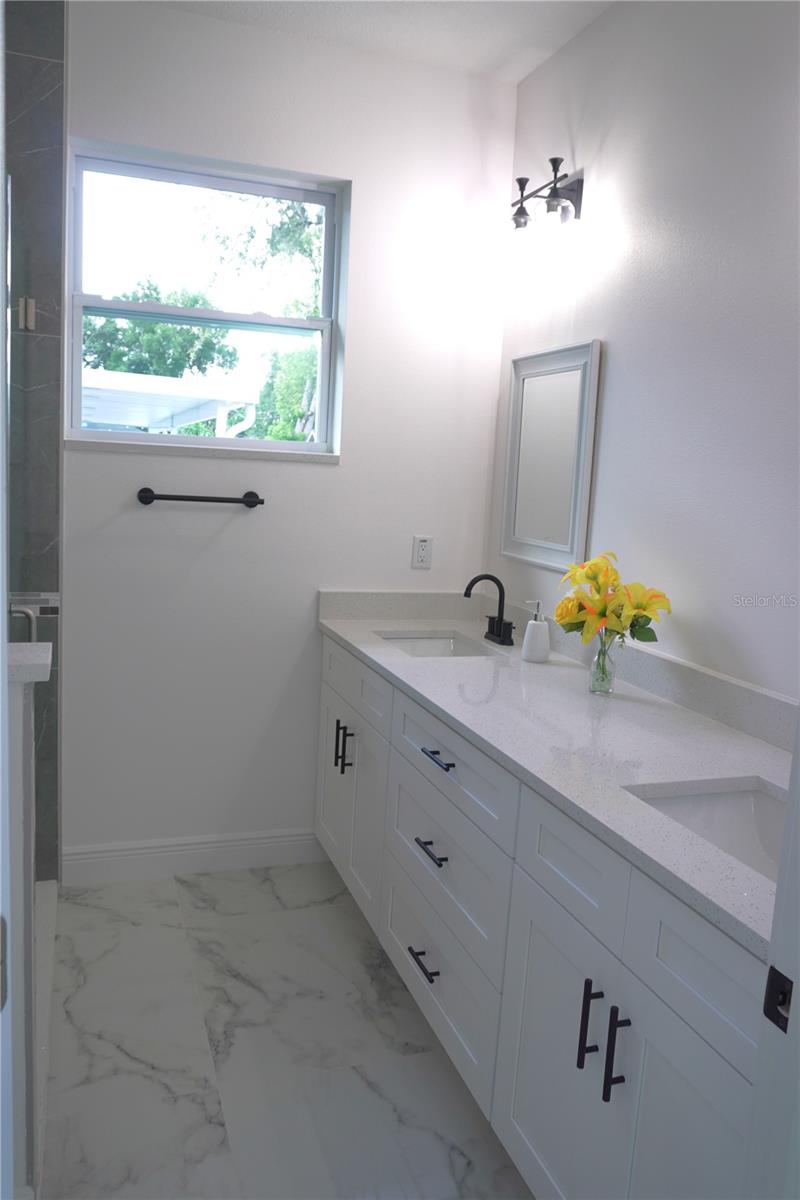 8924 N ORLEANS AVE — photo 18
