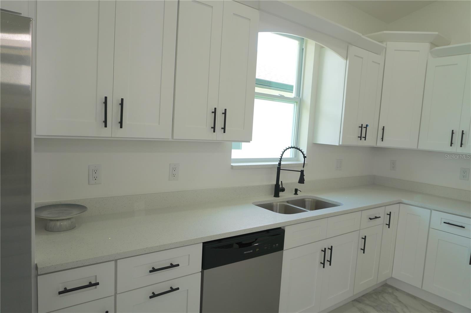 8924 N ORLEANS AVE — photo 34