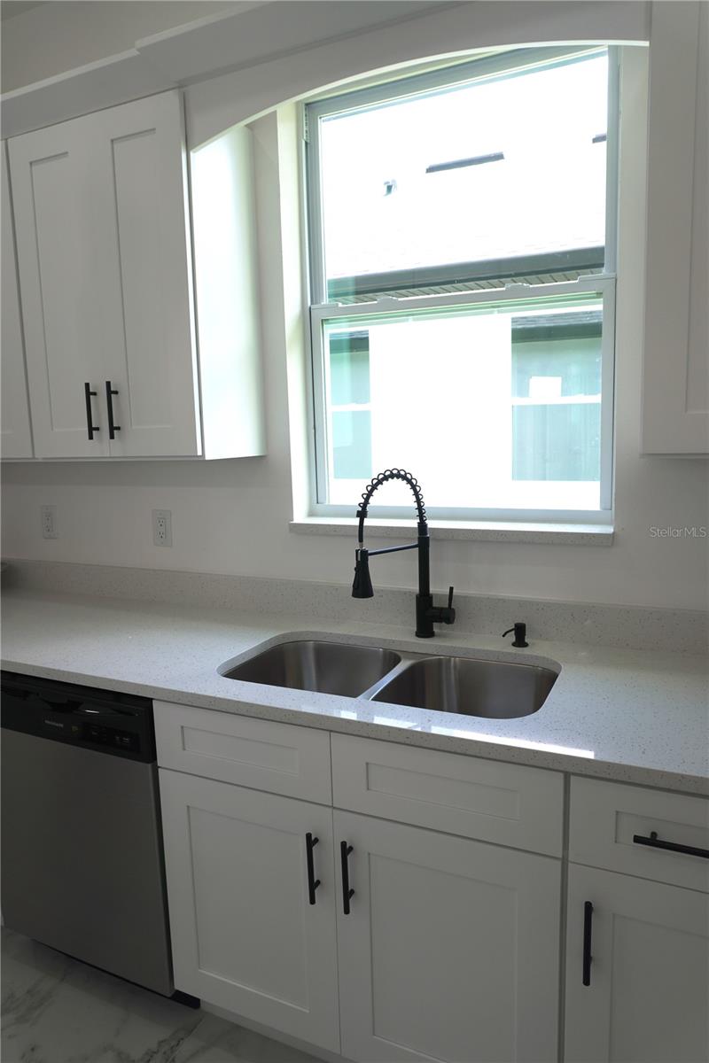 8924 N ORLEANS AVE — photo 36
