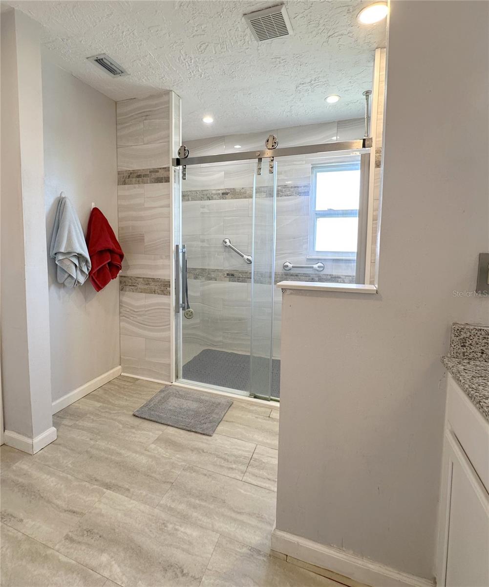 327 GLADSTONE BLVD — photo 17