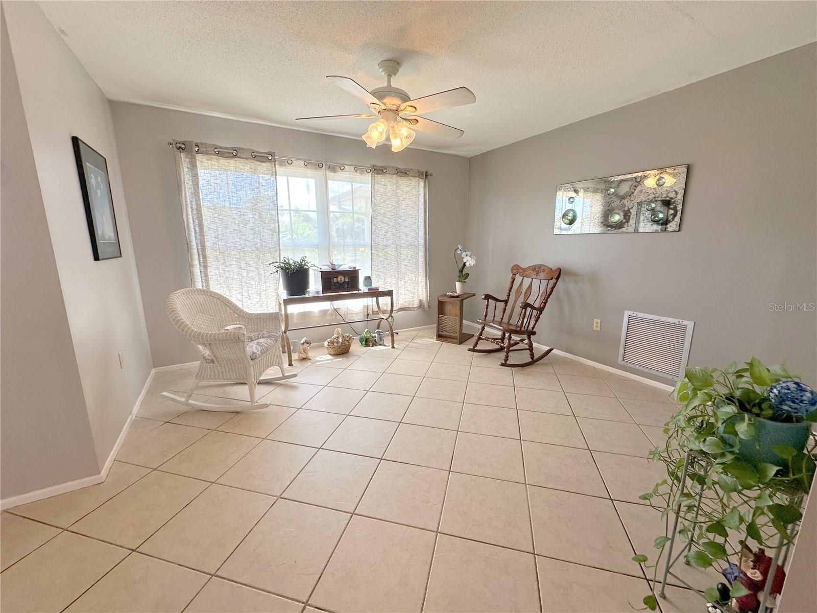 327 GLADSTONE BLVD — photo 4