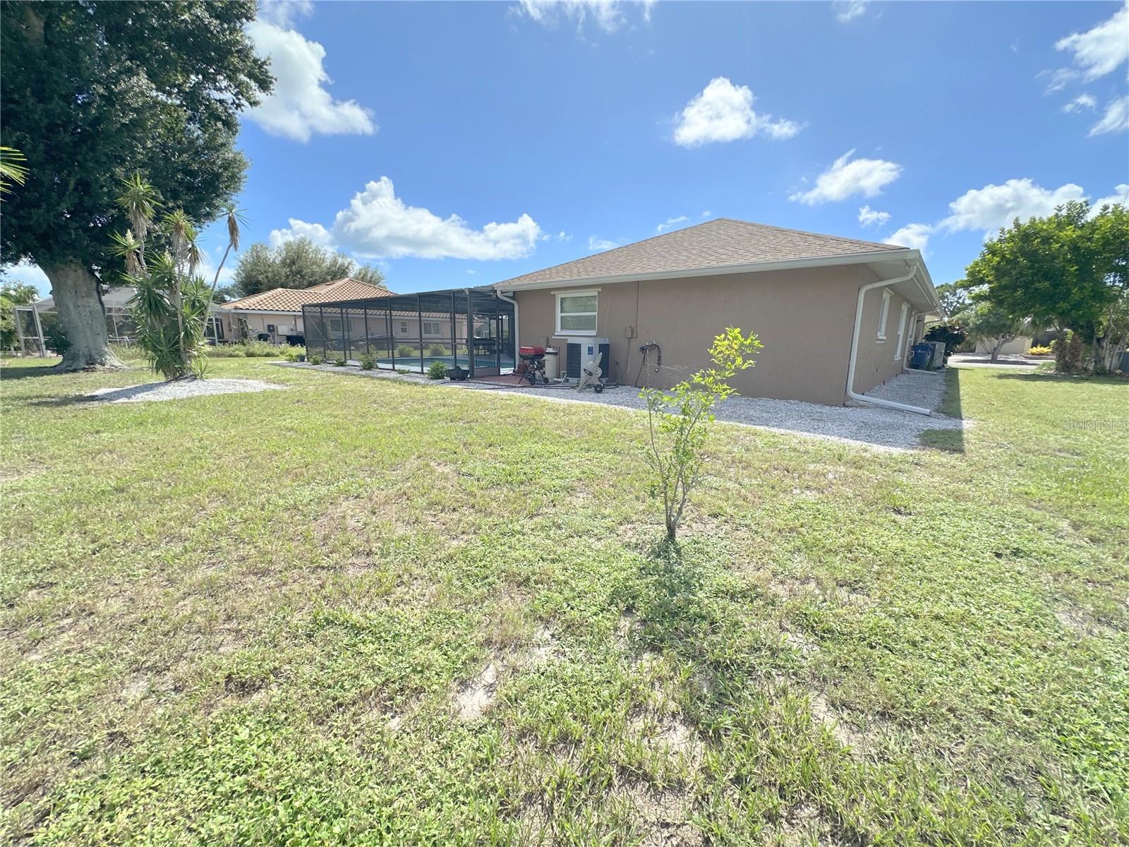 327 GLADSTONE BLVD — photo 25