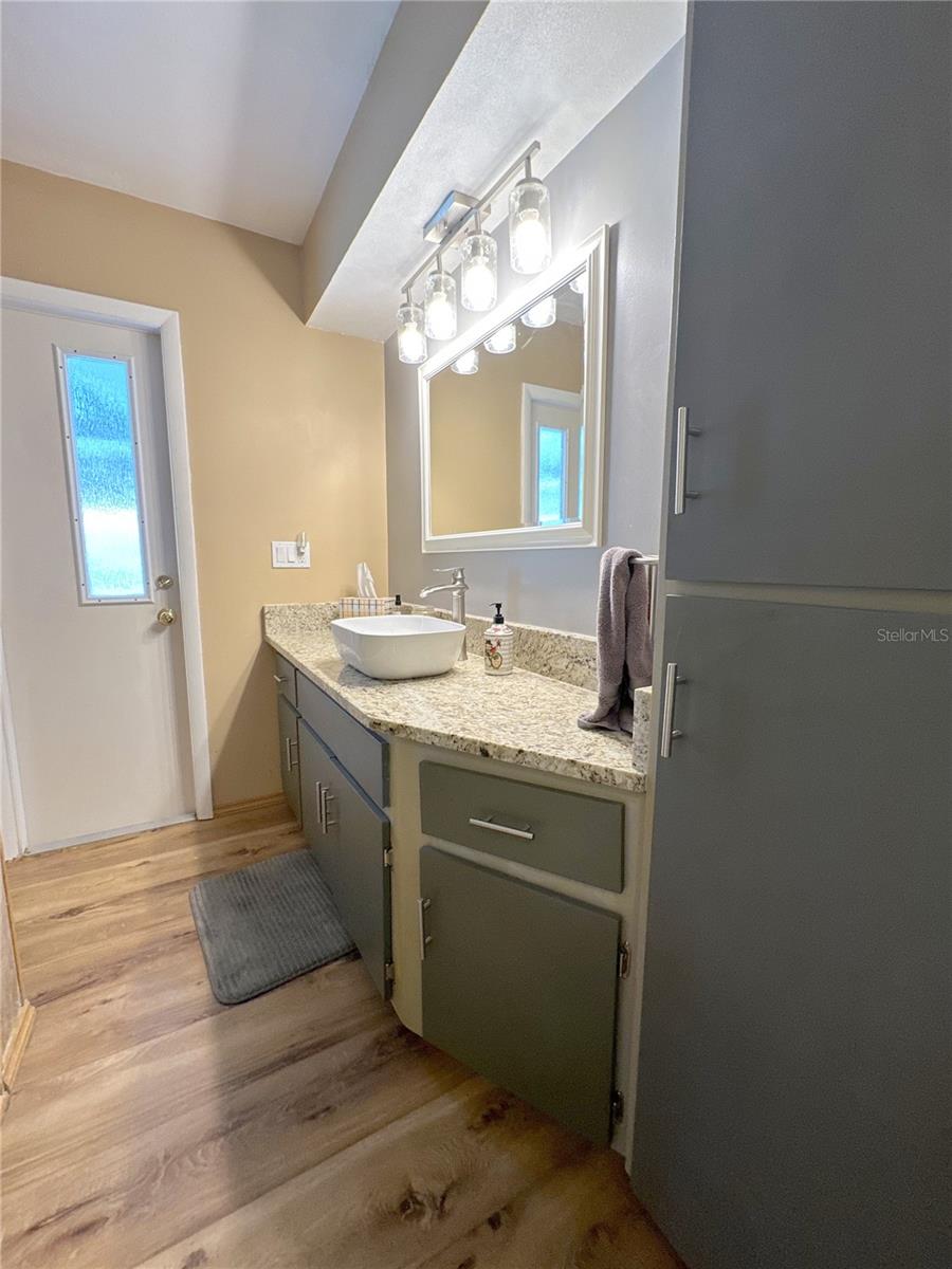 327 GLADSTONE BLVD — photo 21