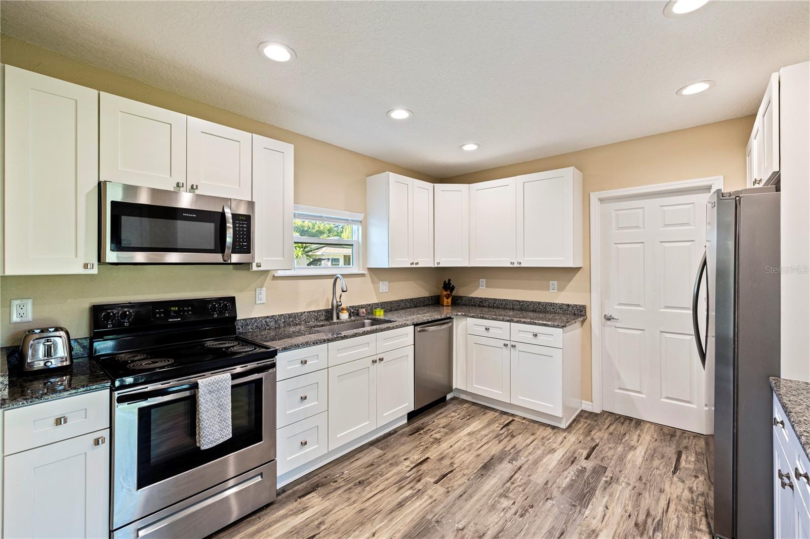 401 DEMPSEY RD — photo 26