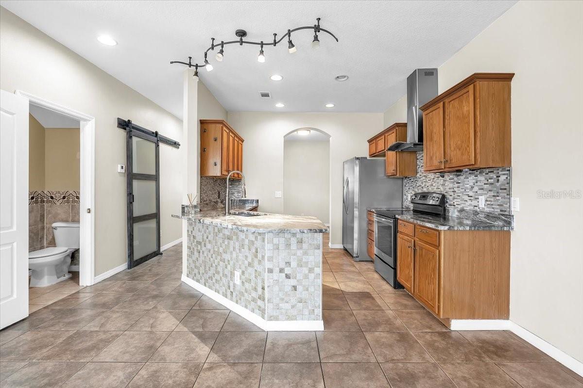 2332 ROSEWOOD LN — photo 8