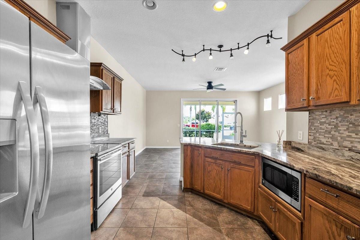 2332 ROSEWOOD LN — photo 10