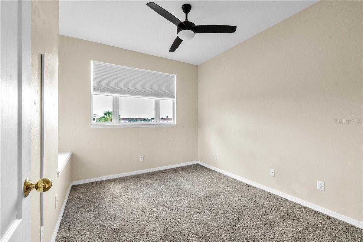 2332 ROSEWOOD LN — photo 20