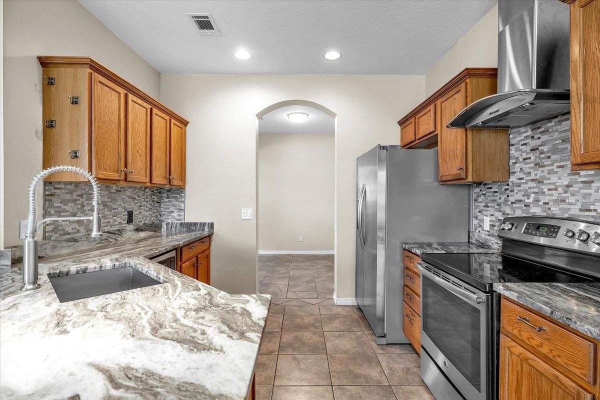2332 ROSEWOOD LN — photo 9