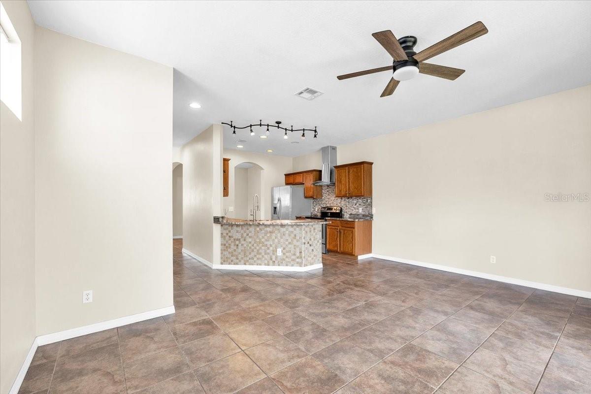 2332 ROSEWOOD LN — photo 7