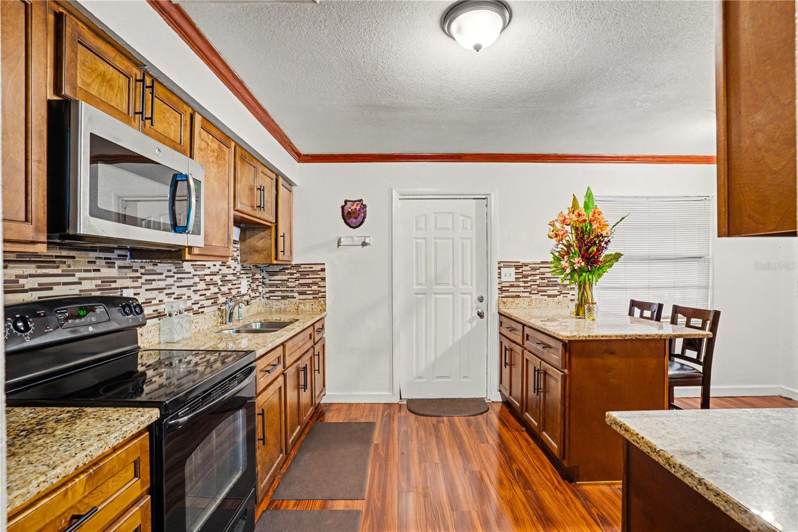 2422 BERRY RD — photo 3