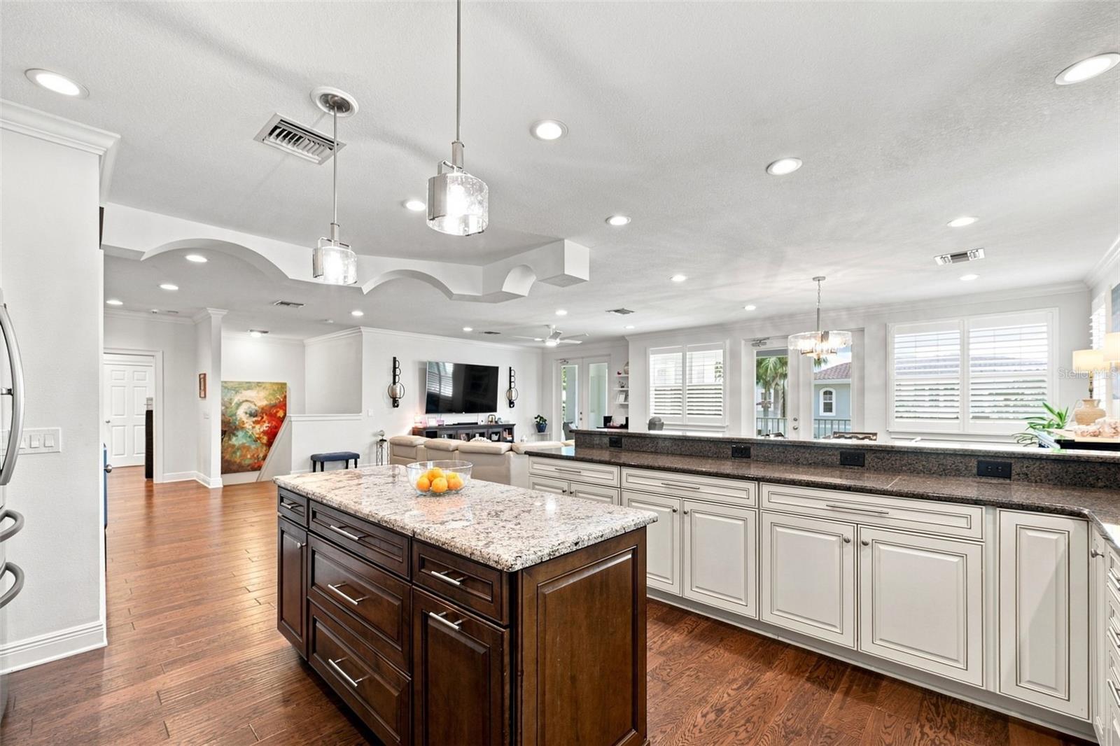 116 FOREST HILLS DR — photo 17