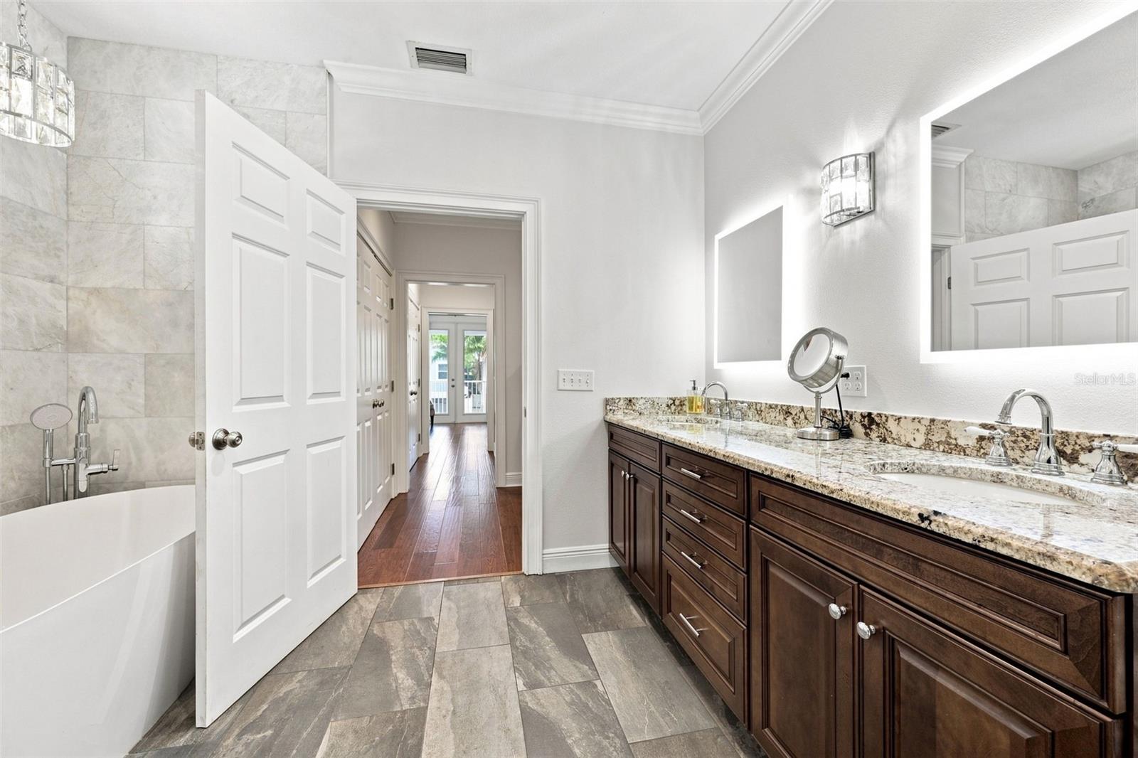 116 FOREST HILLS DR — photo 30