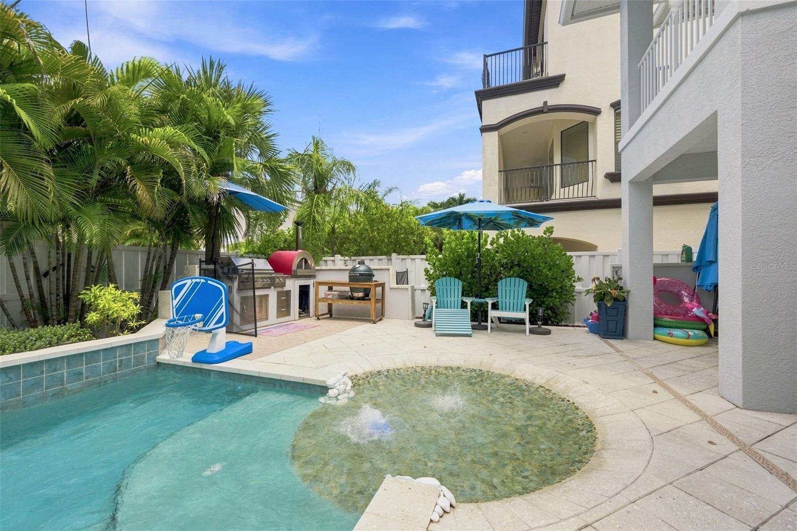116 FOREST HILLS DR — photo 44
