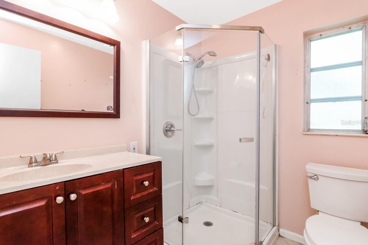 416 BROXBURN AVE — photo 12