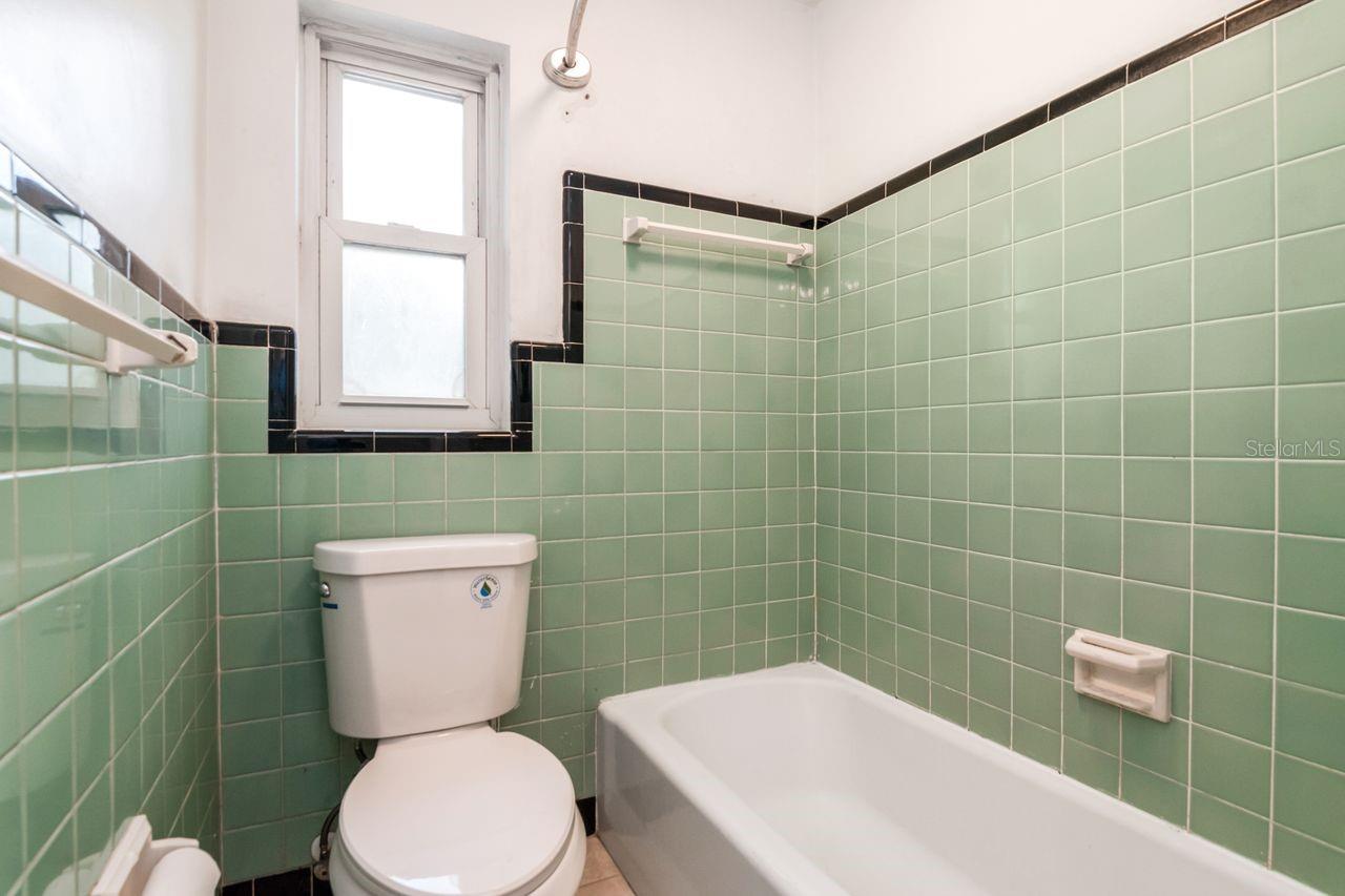 416 BROXBURN AVE — photo 17