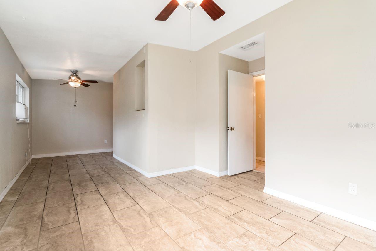 416 BROXBURN AVE — photo 20
