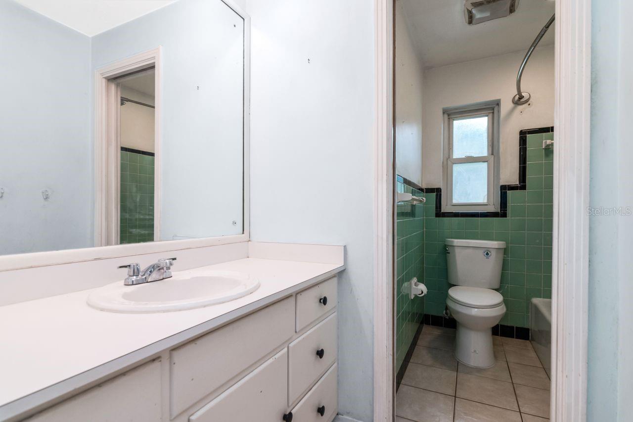 416 BROXBURN AVE — photo 16