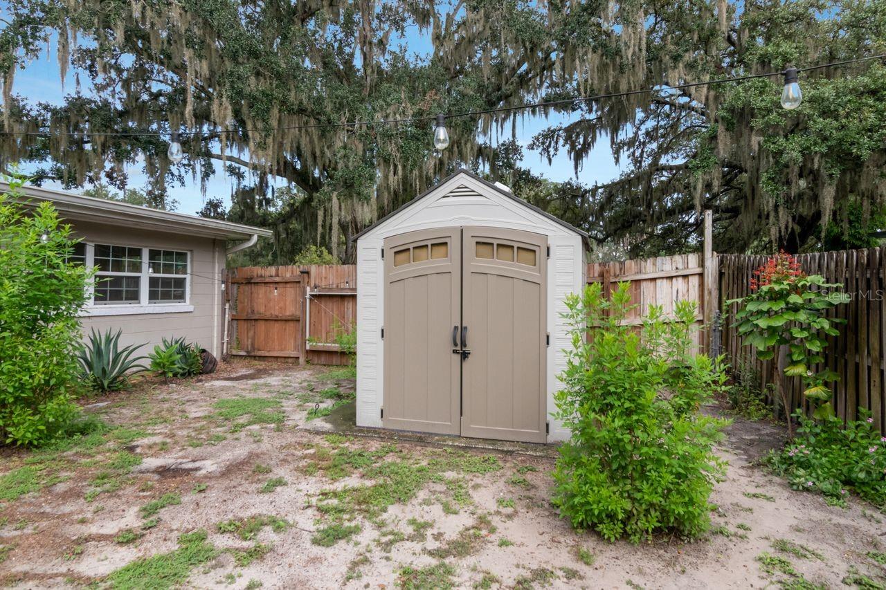 416 BROXBURN AVE — photo 32
