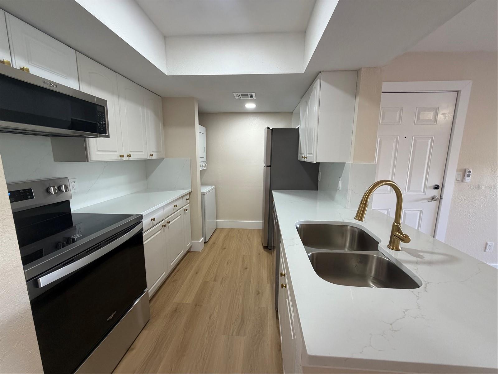 10200 GANDY BLVD N #923 — photo 7