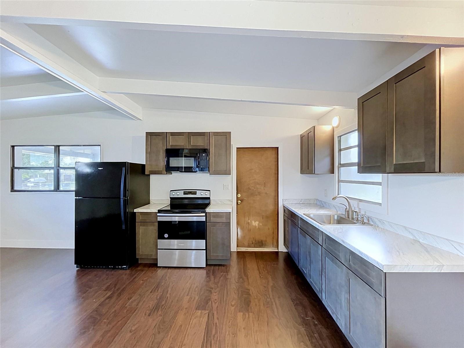 1310 WARRINGTON WAY — photo 4