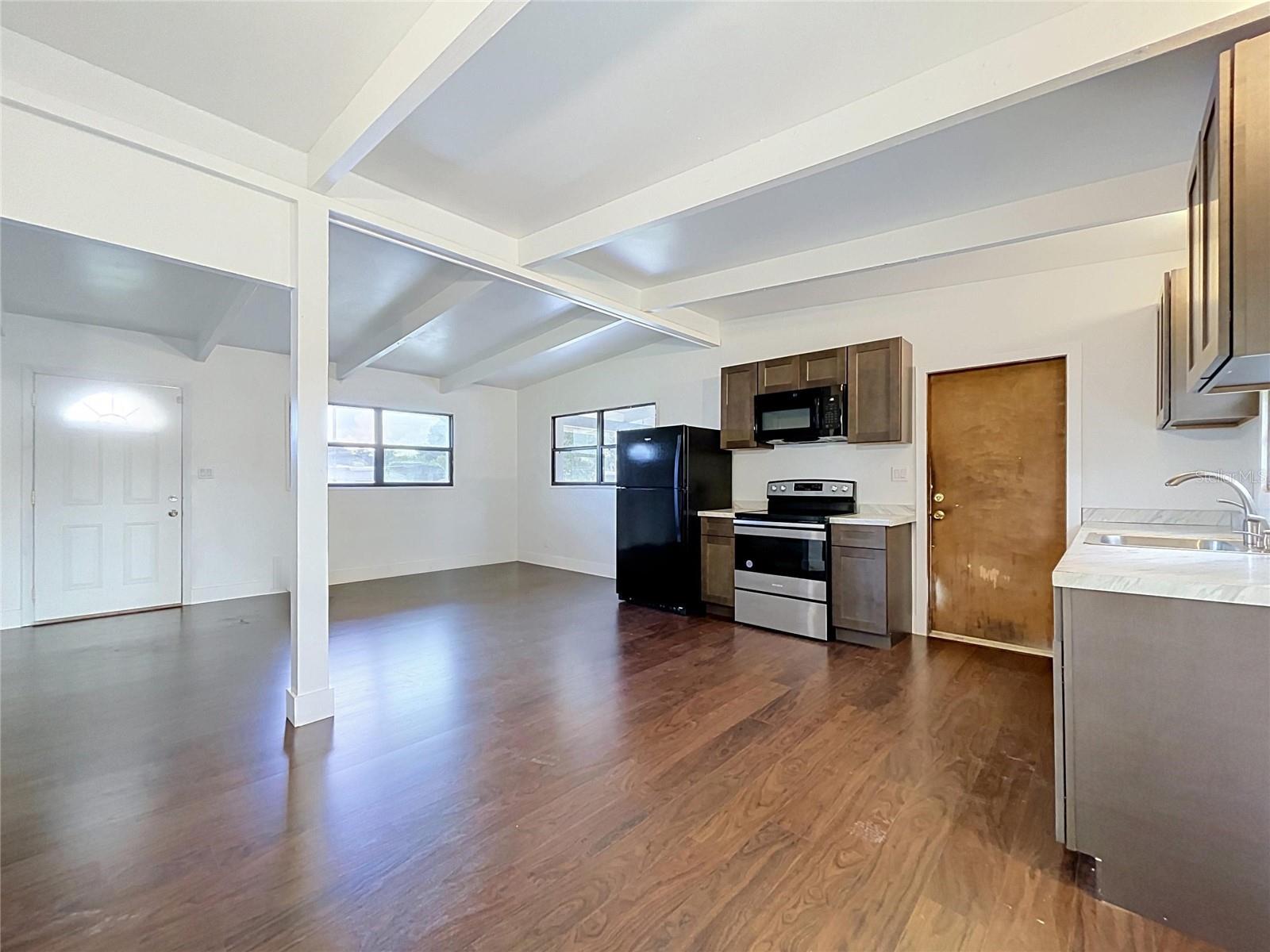 1310 WARRINGTON WAY — photo 3