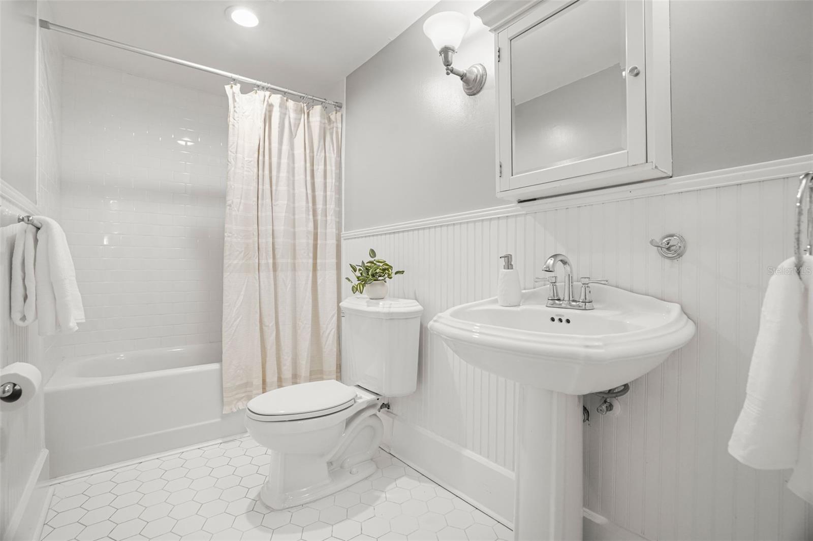 605 14TH AVE NE — photo 31