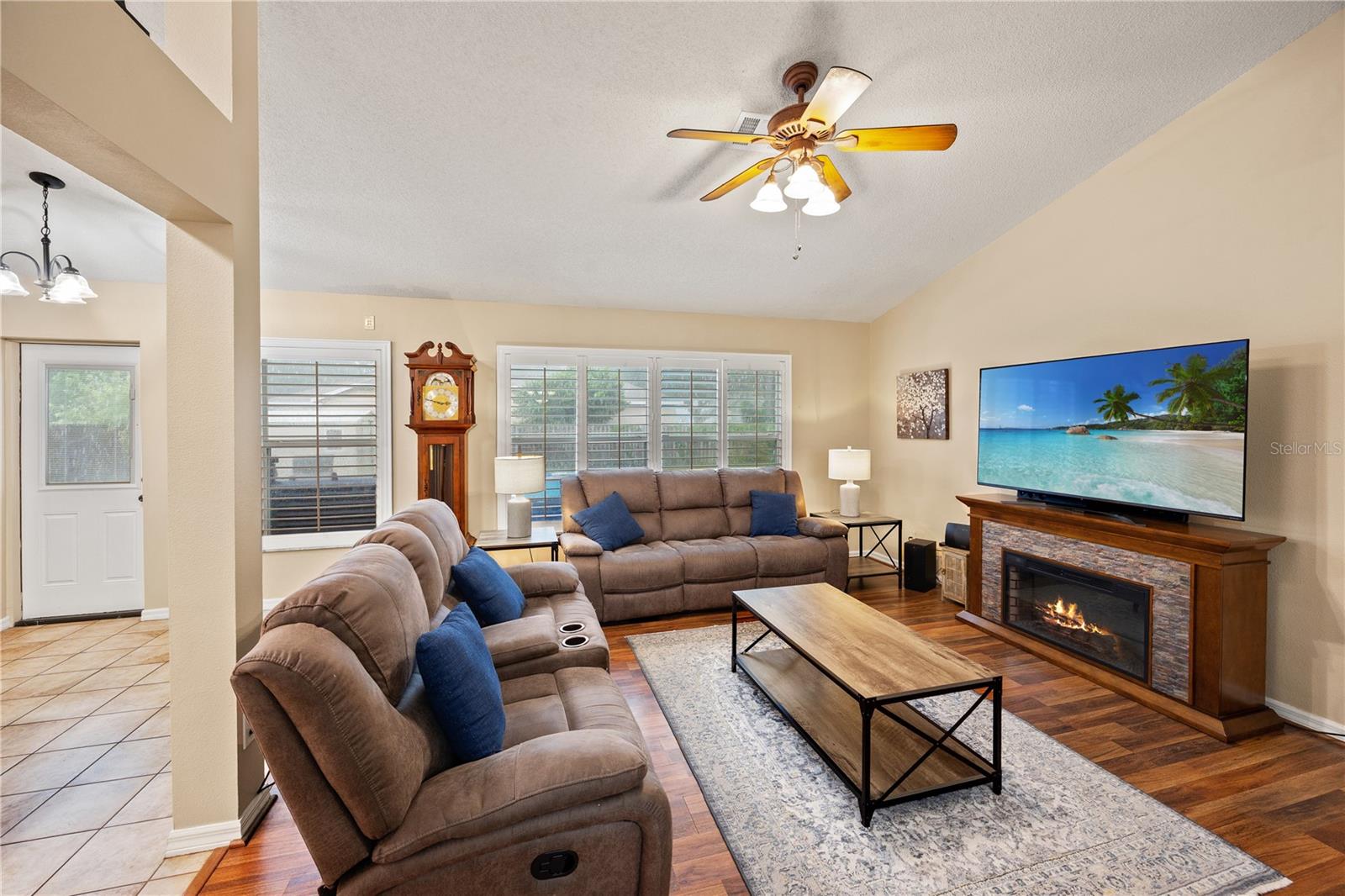 12167 WARWICK CIR — photo 9