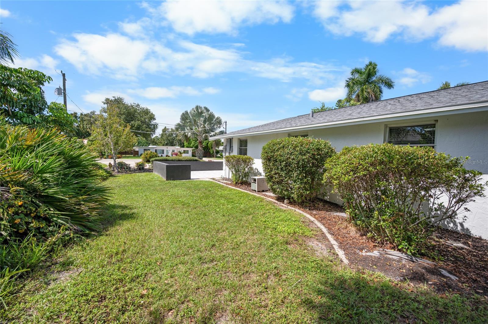 2111 HEASLEY RD — photo 44