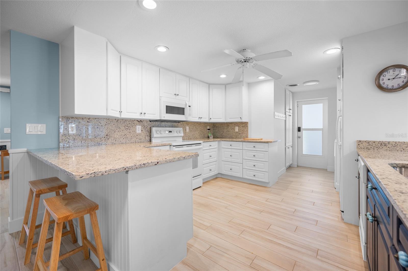 2111 HEASLEY RD — photo 11