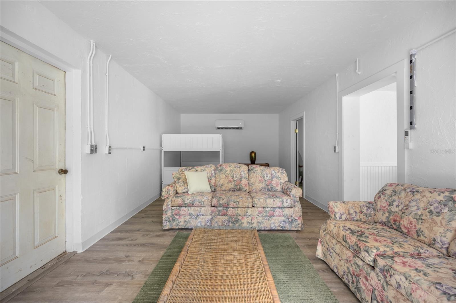2111 HEASLEY RD — photo 33