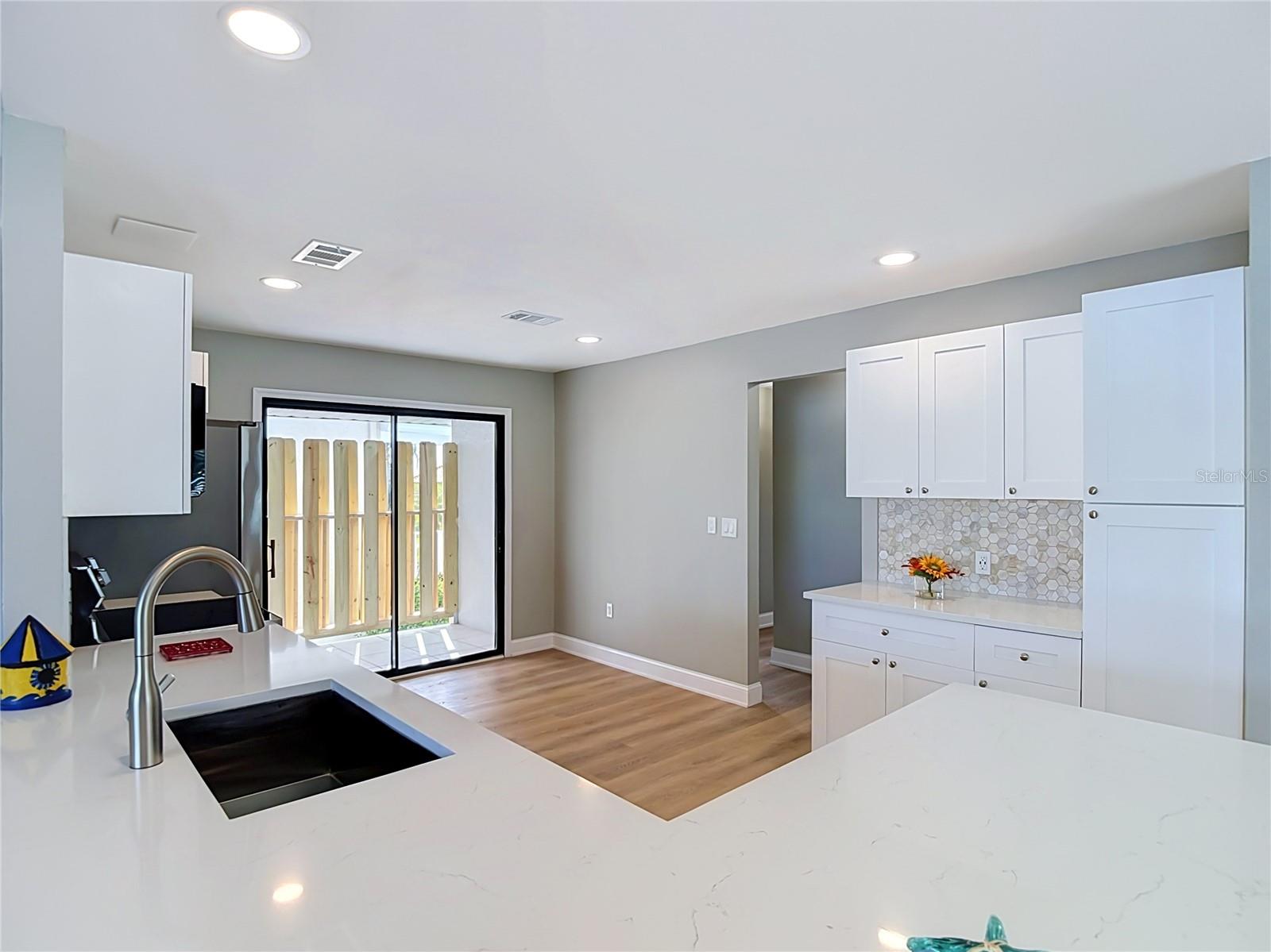 5925 SEASIDE DR — photo 11