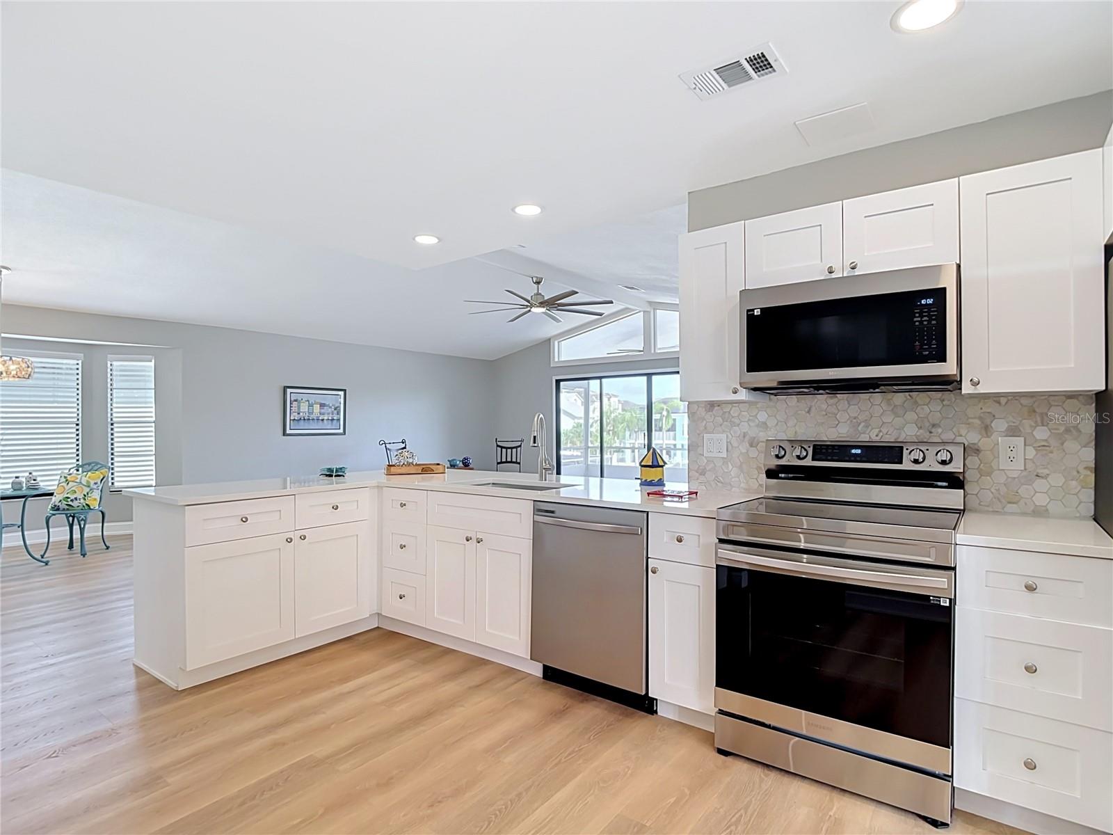 5925 SEASIDE DR — photo 17