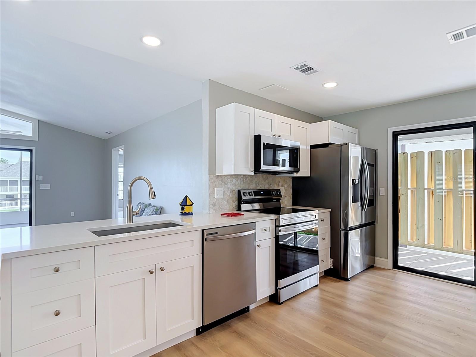 5925 SEASIDE DR — photo 13