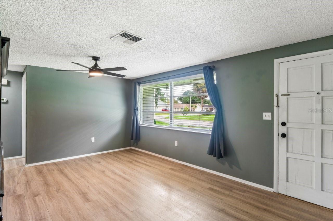 15915 VILLA DR — photo 8