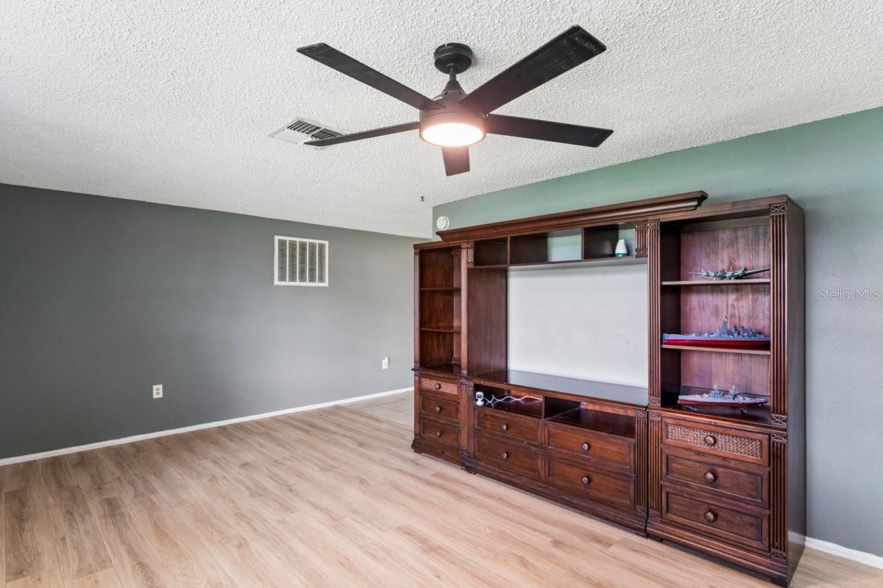 15915 VILLA DR — photo 15
