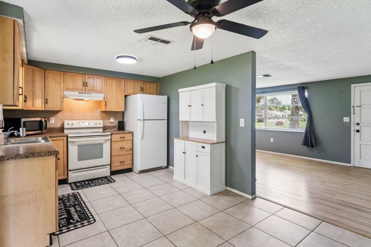 15915 VILLA DR — photo 6