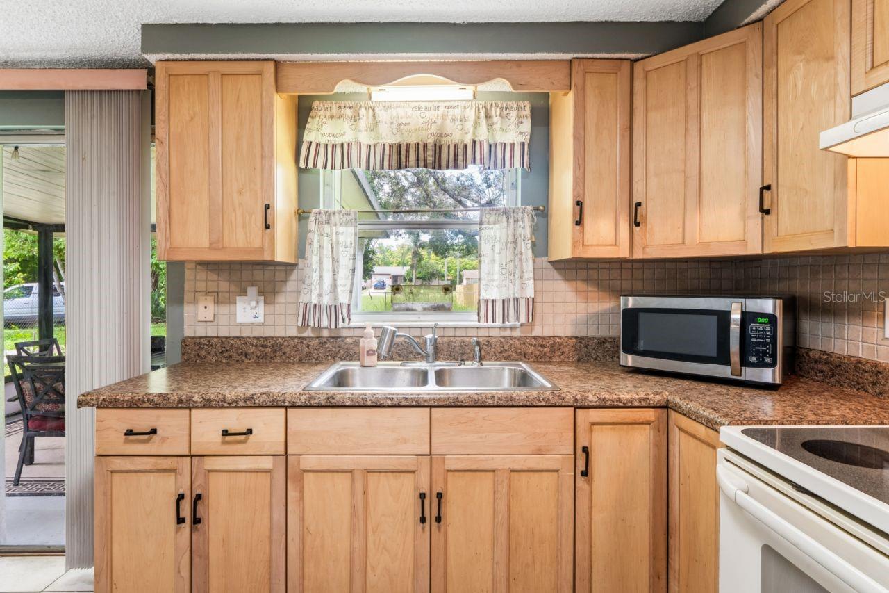 15915 VILLA DR — photo 10