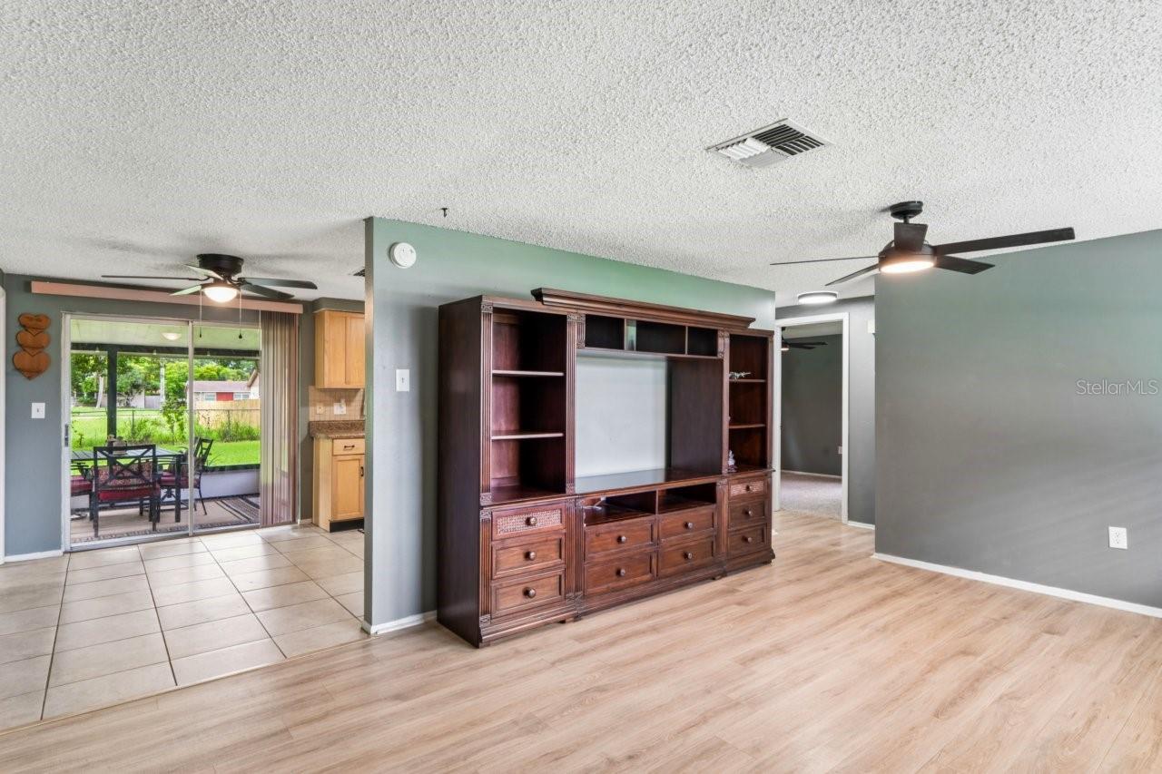 15915 VILLA DR — photo 14
