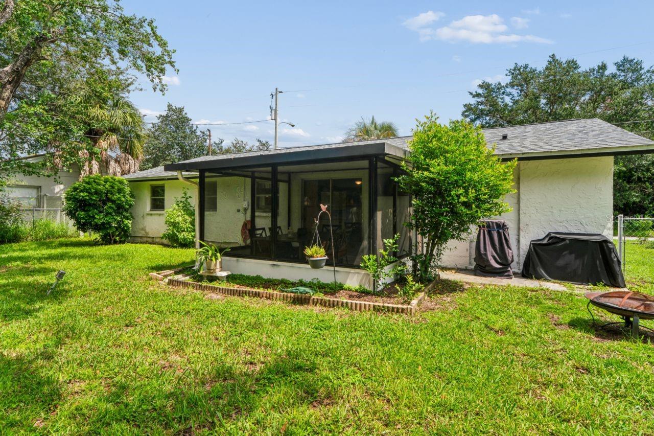 15915 VILLA DR — photo 39