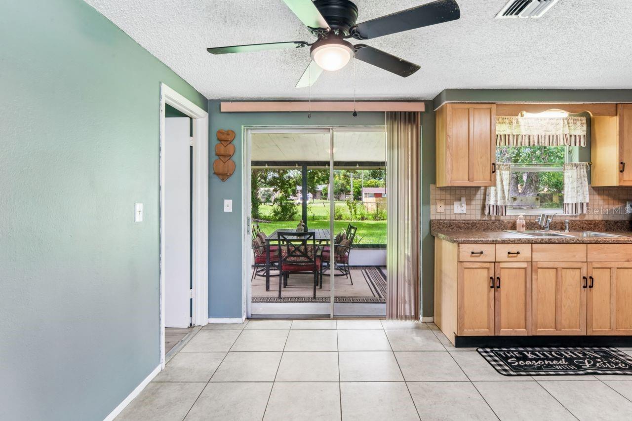 15915 VILLA DR — photo 11