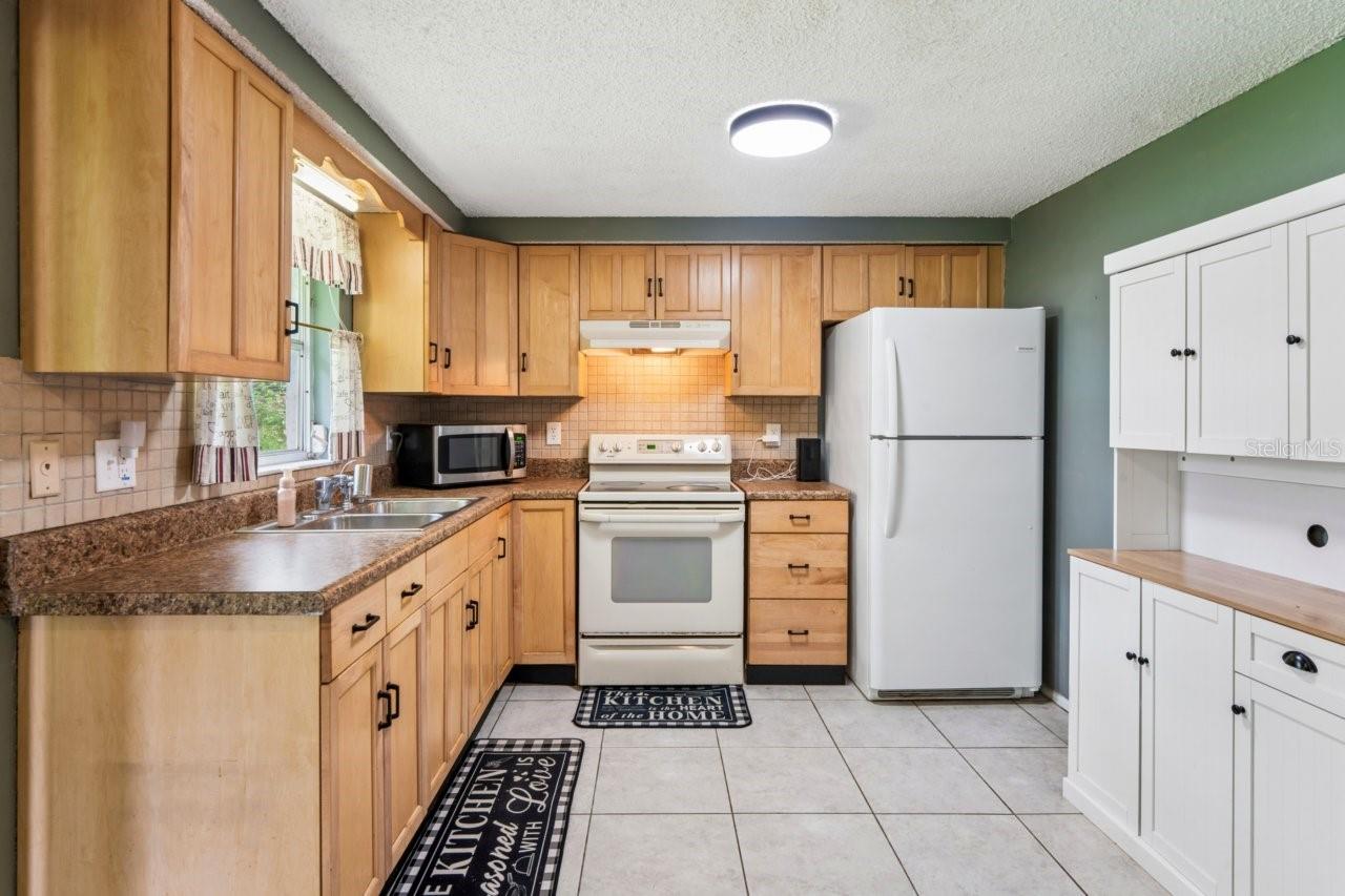 15915 VILLA DR — photo 3