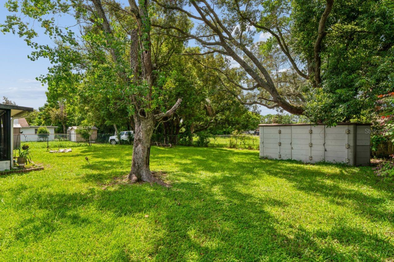15915 VILLA DR — photo 45