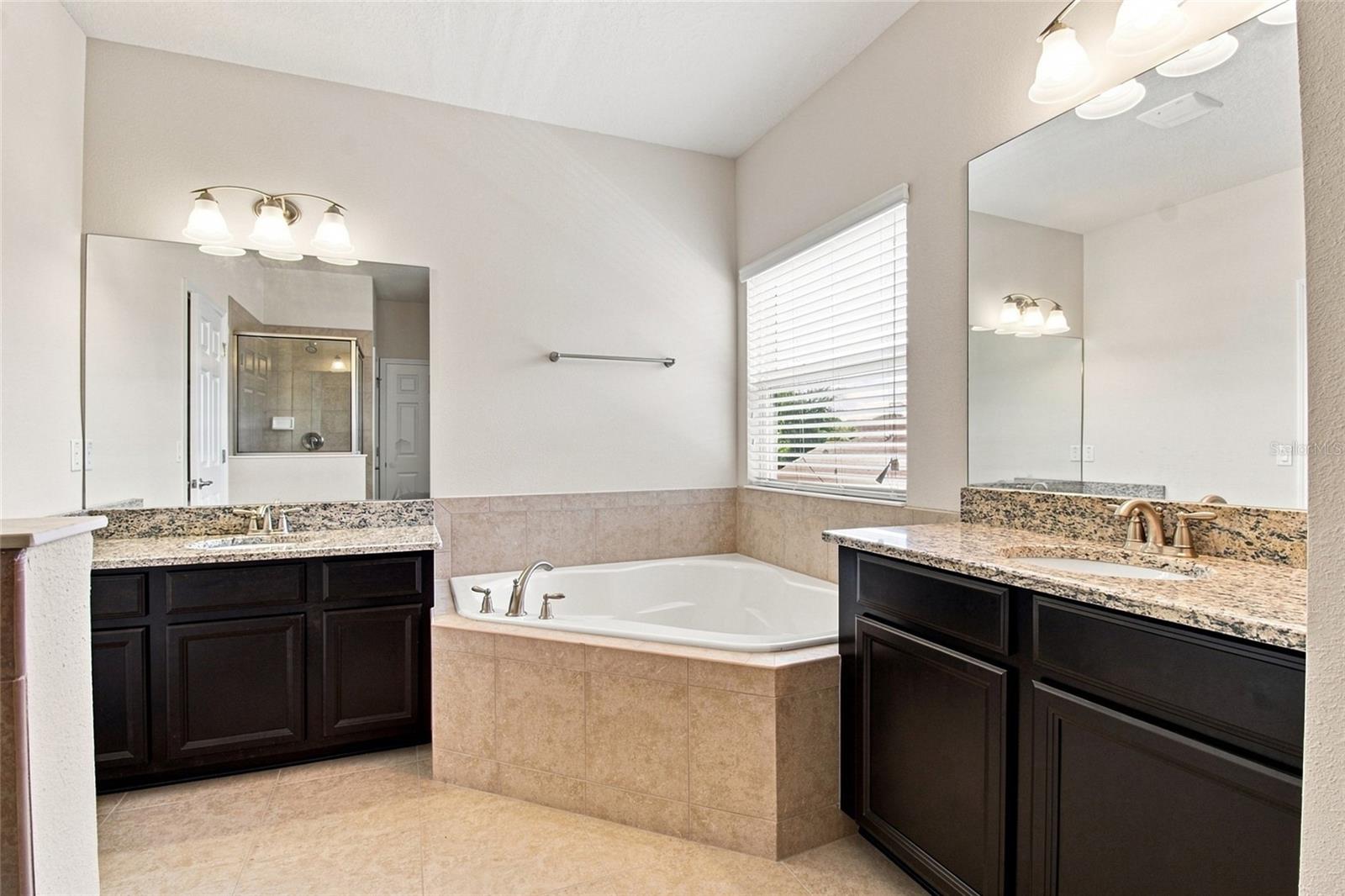 1215 HILLANDALE RESERVE DR — photo 41