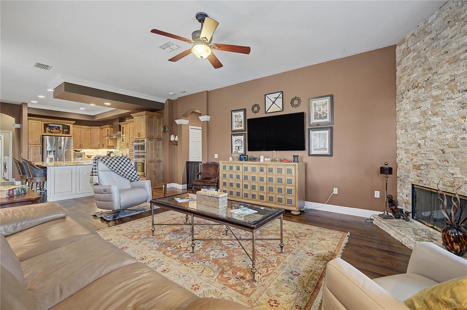 13823 THOROUGHBRED DR — photo 24