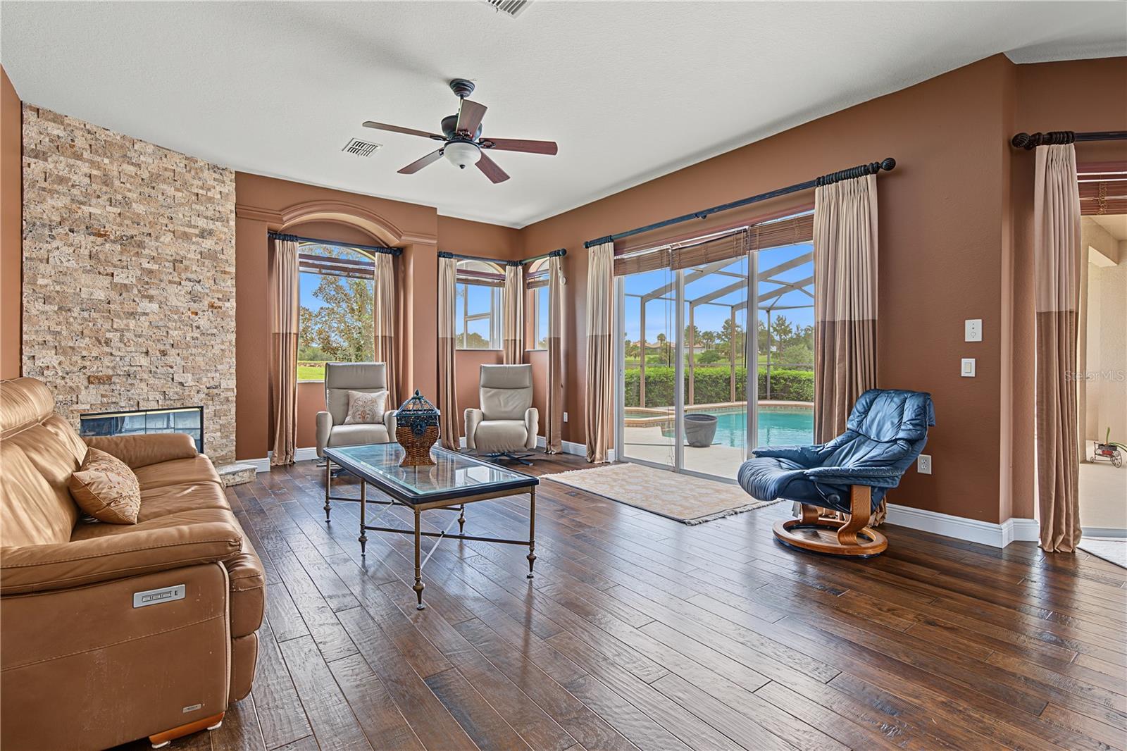 13823 THOROUGHBRED DR — photo 36