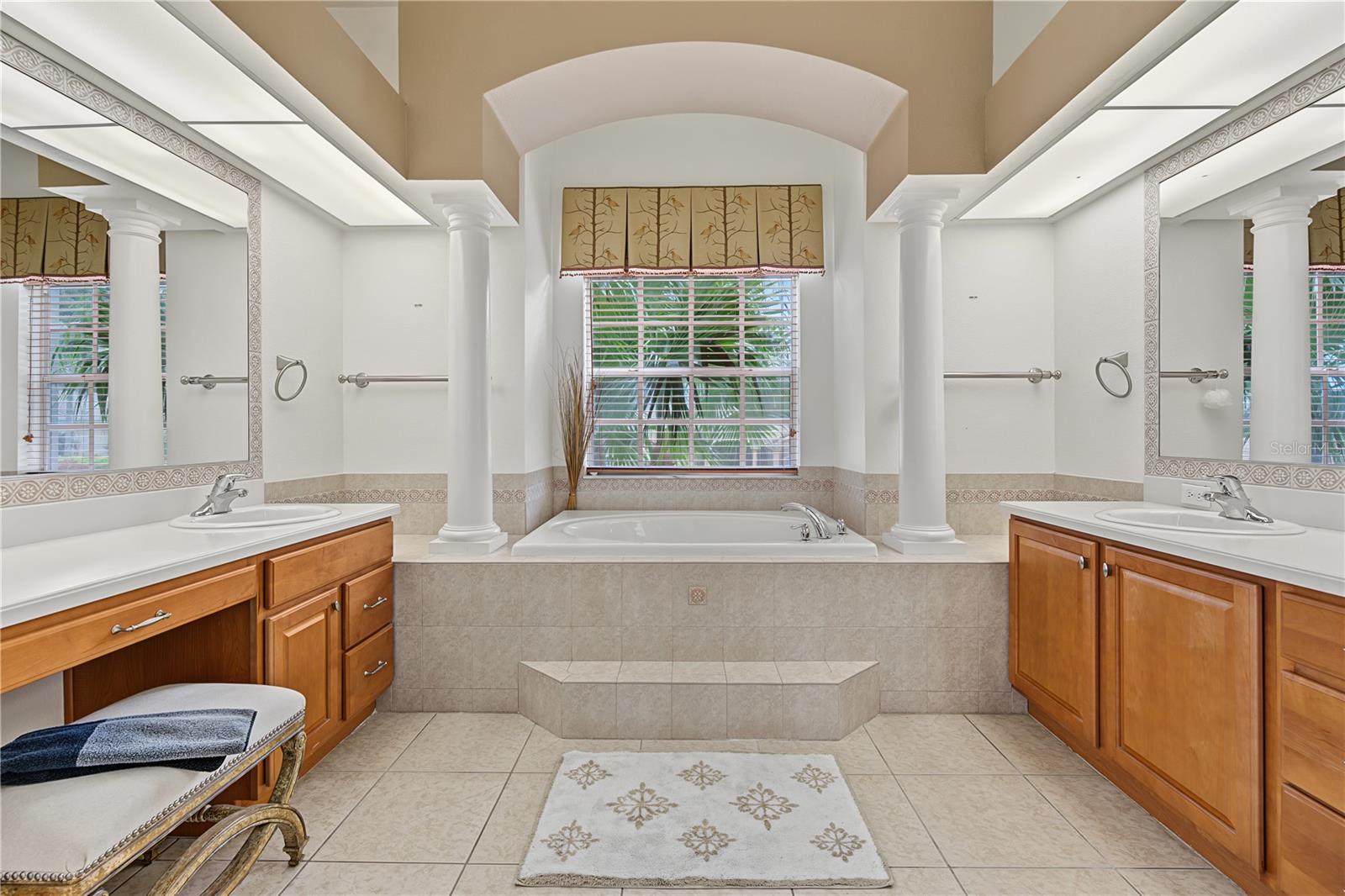 13823 THOROUGHBRED DR — photo 52